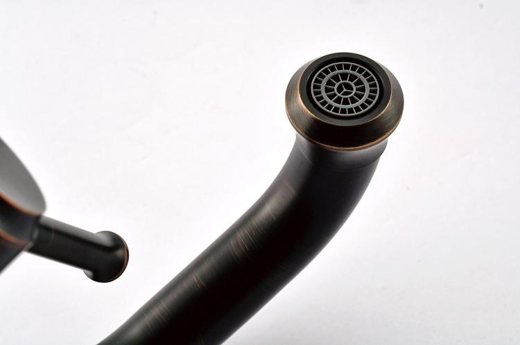 Anaia - Vintage-Style Brass Bathroom Faucet