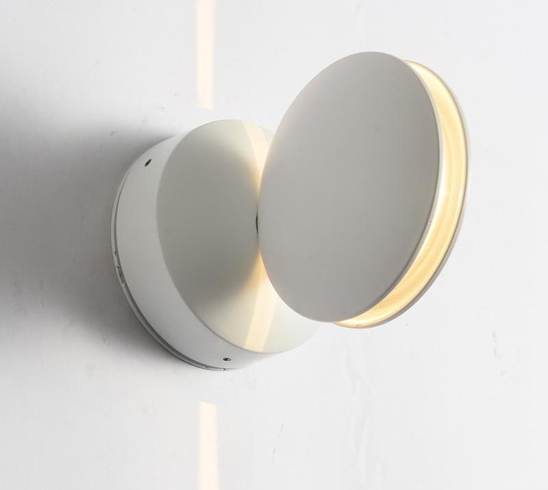 Round Wall-Mounted LED Lamp